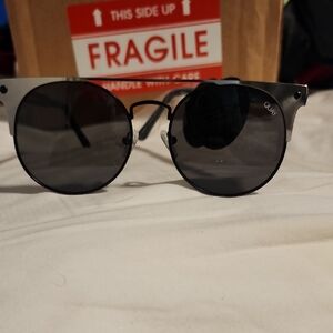 Quay Australia Black Round Metal Sunglasses with Dark Lenses